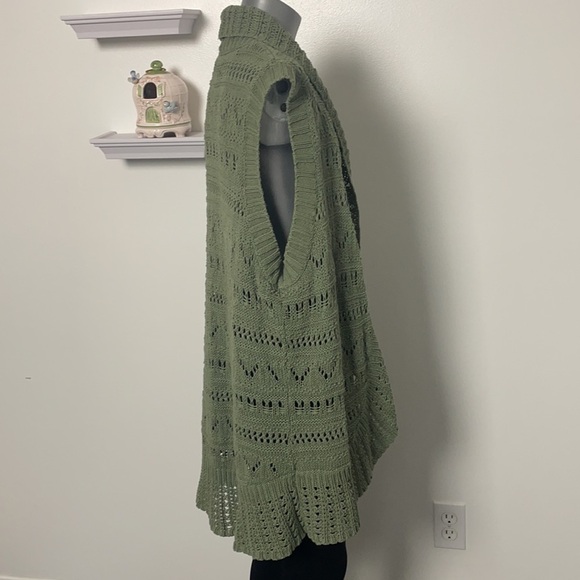 Vintage Crocheted Knitted Sage Green Sweater Vest by Sonoma Life + Style - Picture 5 of 16